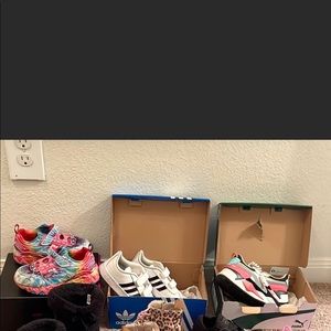 3 pair of Toddler 10 shoes. In good condition.